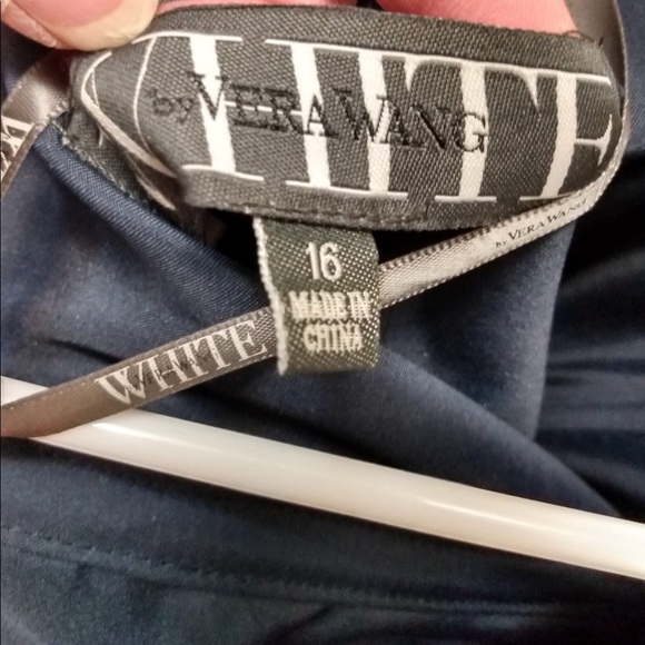 Vera Wang gown - Picture 2 of 3